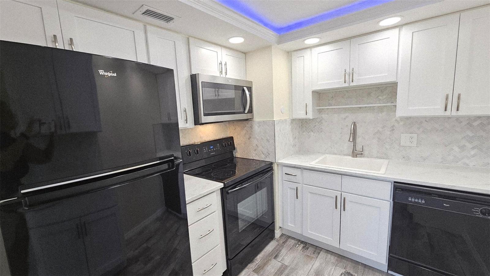 RIVERHOUSE - Residential Lease