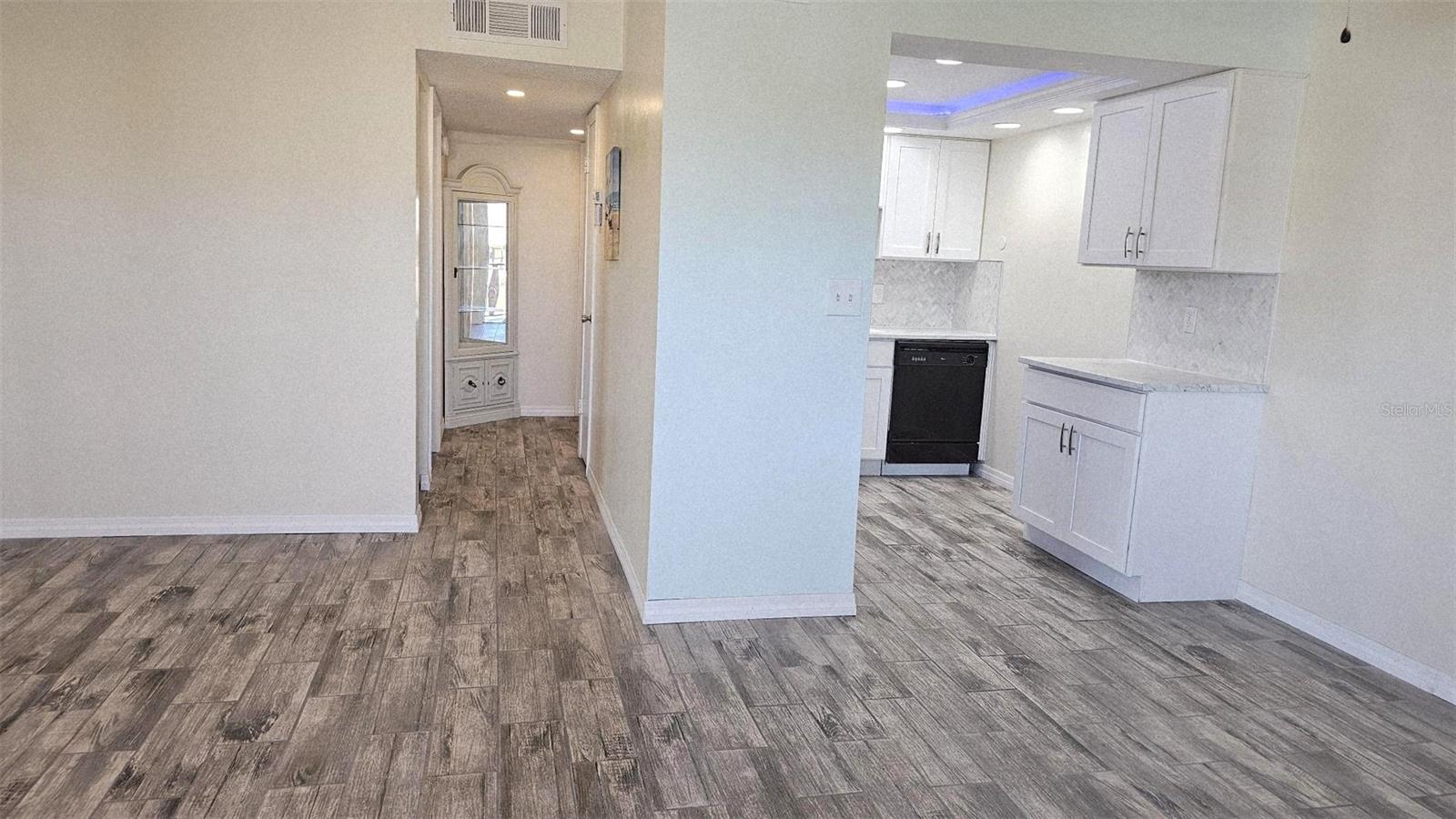 RIVERHOUSE - Residential Lease