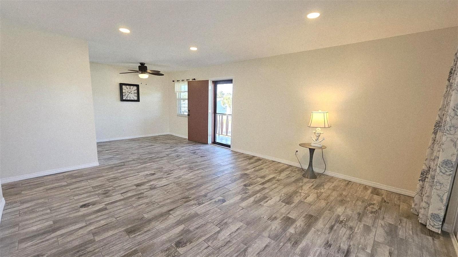 RIVERHOUSE - Residential Lease