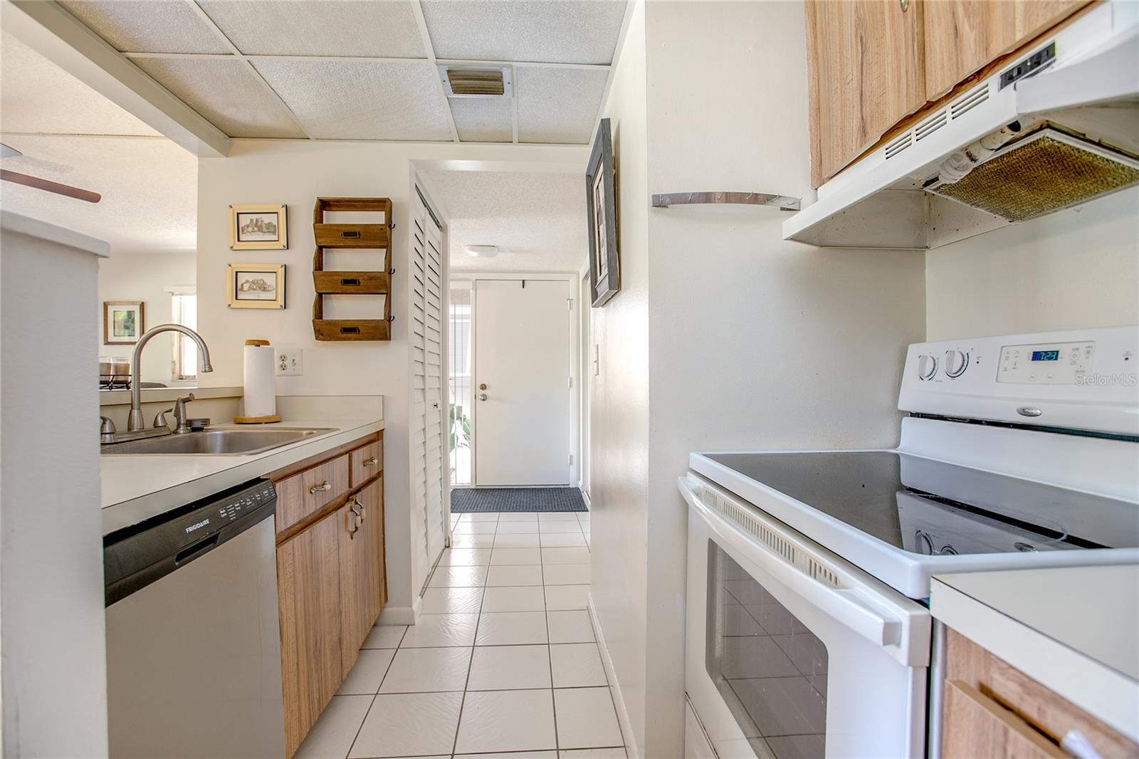 LAKESIDE CONDO APTS - Residential