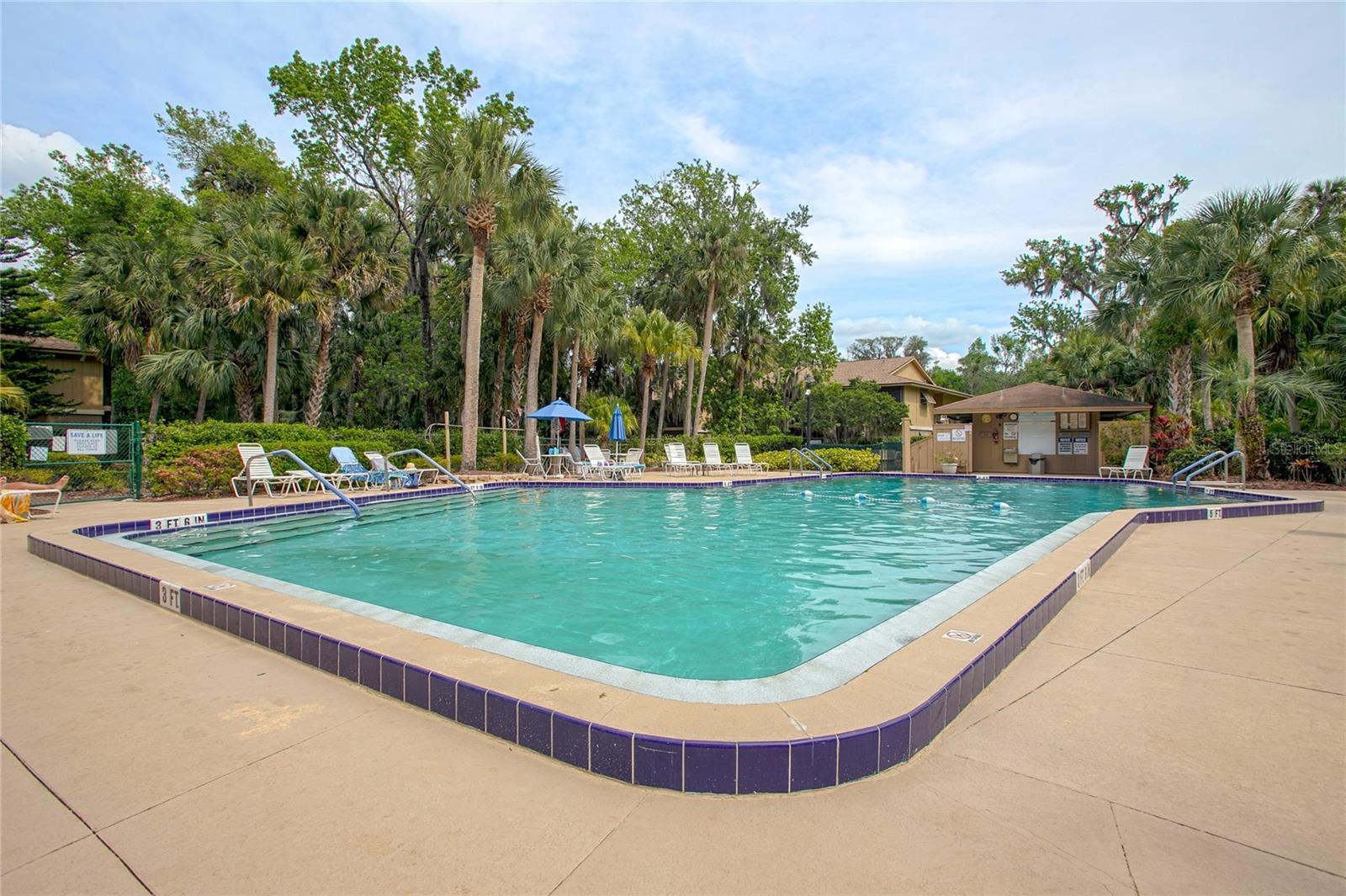 LAKESIDE CONDO APTS - Residential