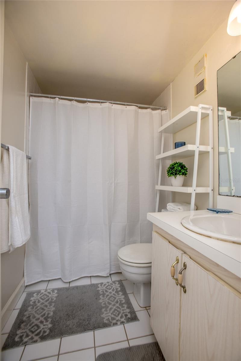 LAKESIDE CONDO APTS - Residential