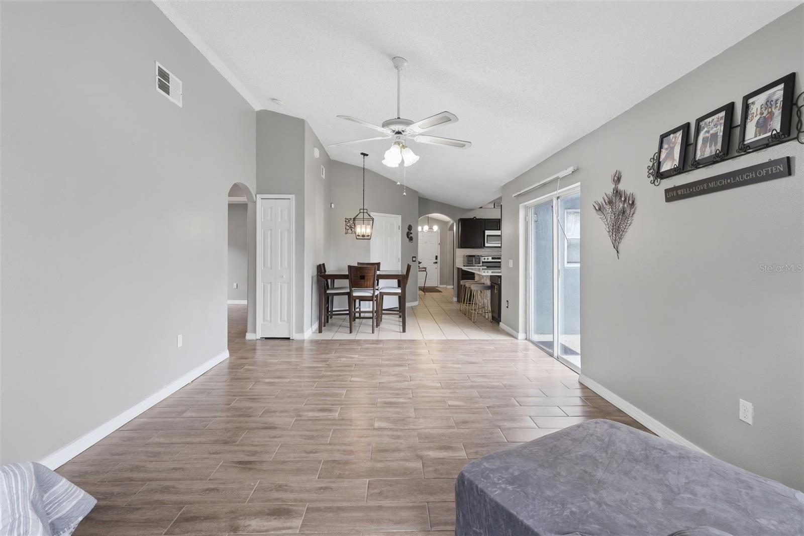 DELTONA LAKES UN 31 - Residential