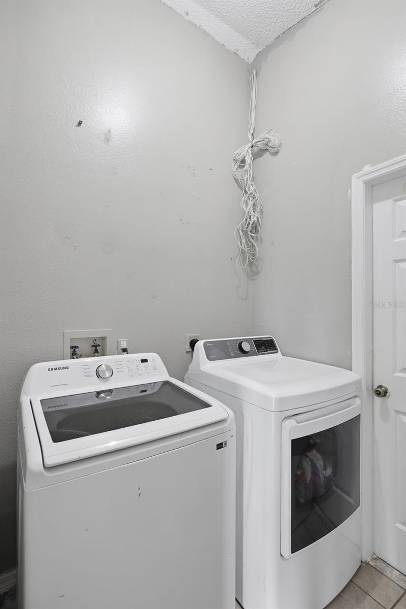 DELTONA LAKES UN 31 - Residential