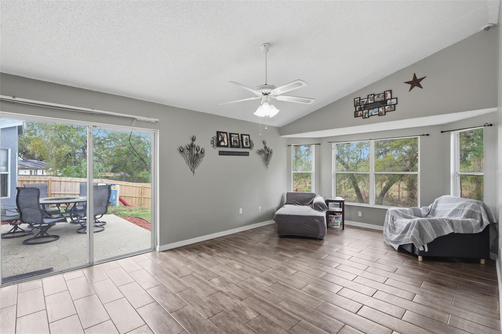 DELTONA LAKES UN 31 - Residential