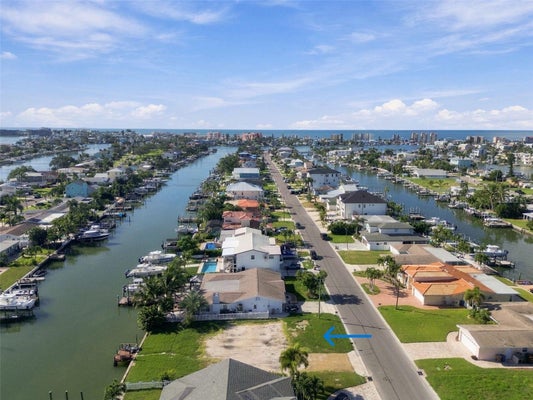 553 CRYSTAL DR, MADEIRA BEACH, FL 33708 - Image facfcf5692c64e255dfc25a6ebaf4e9d/1817401192