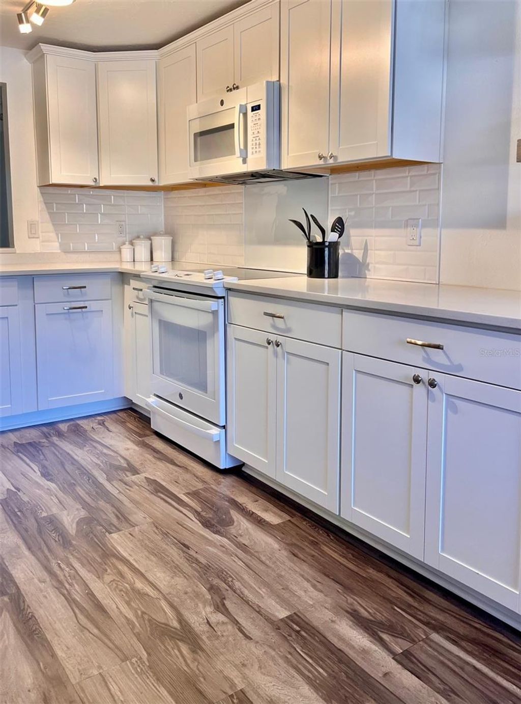 Photo of 984 Sunridge Drive #J3, Sarasota, FL 34234 (MLS # A4662648)
