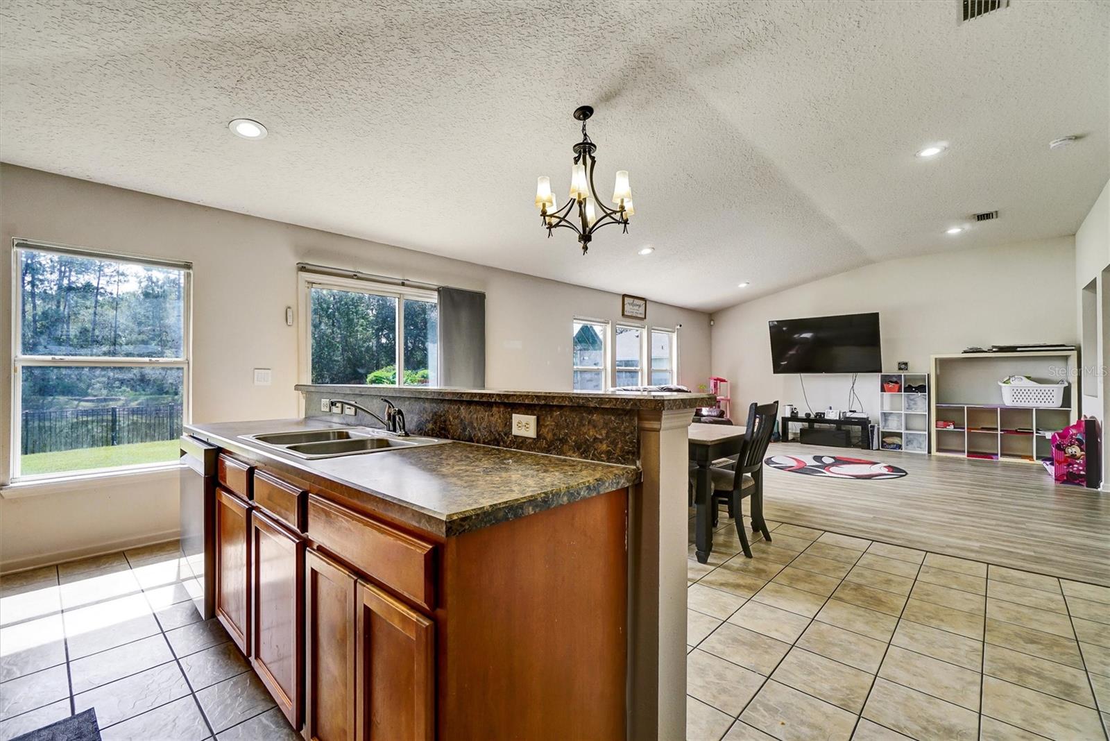 ADAMS LAKE - Residential