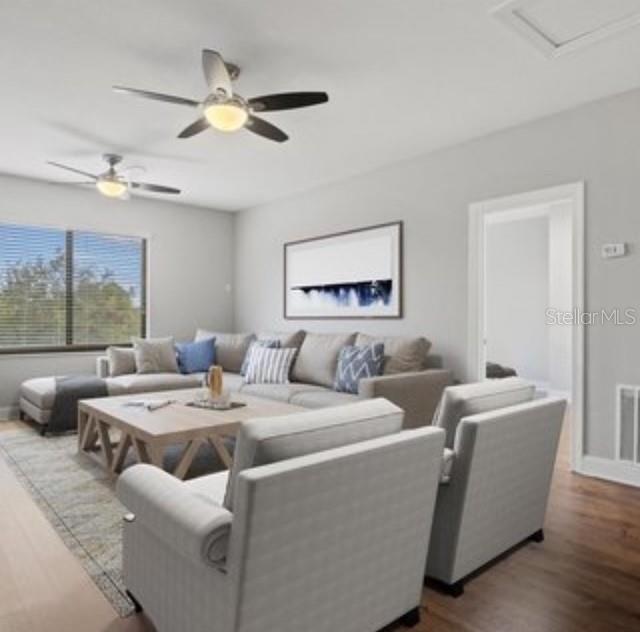 ESPLANADE PH I - Residential Lease