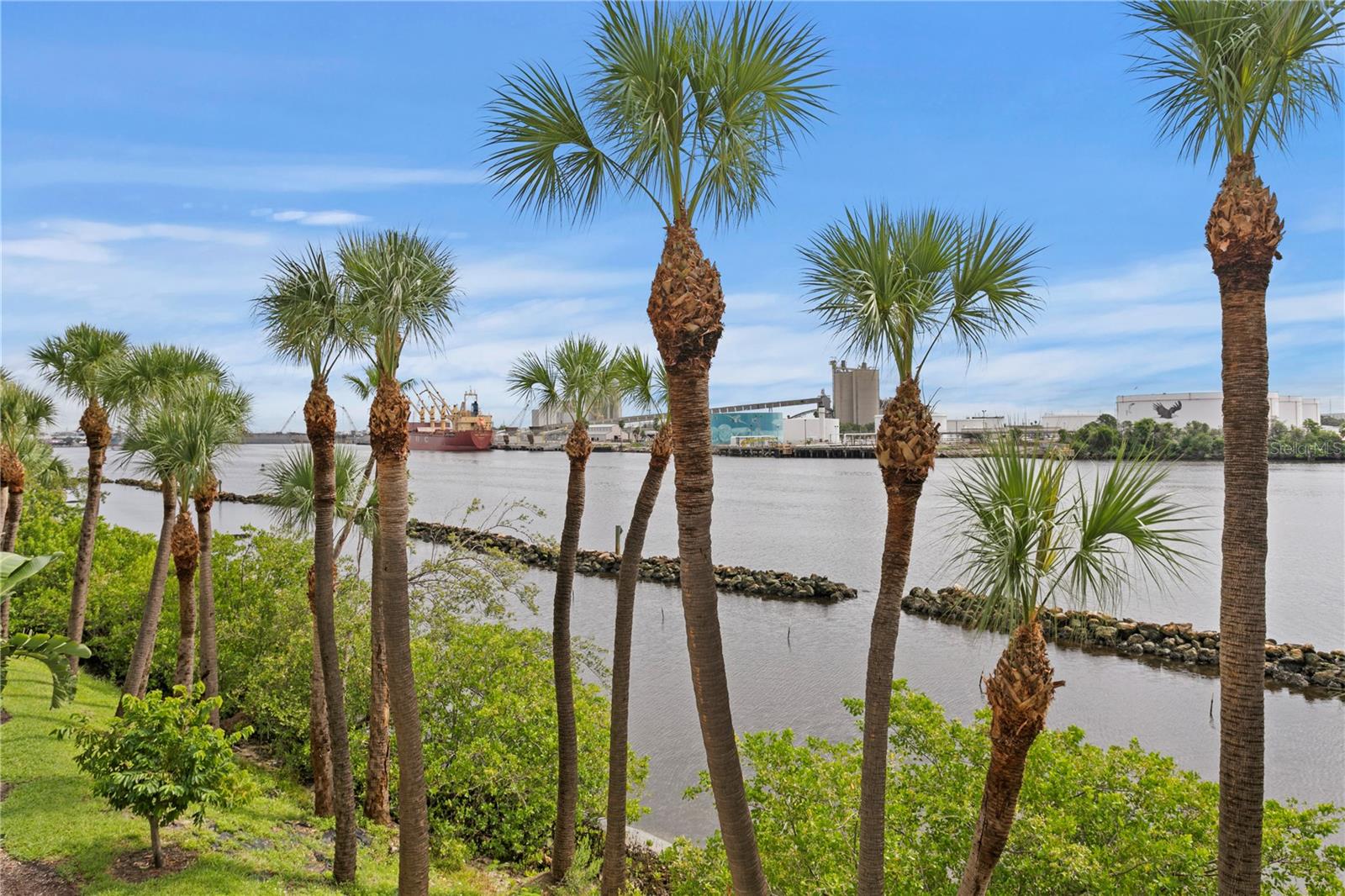 928 HEMINGWAY CIRCLE