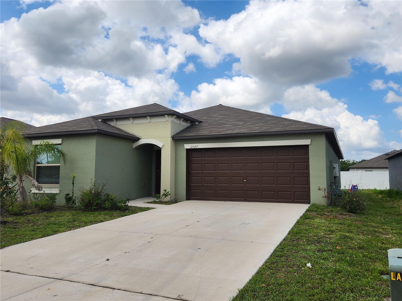 This 1935sf, 4 bedrooms, 2 bath, 2 garage, 1 story home is located in beautiful and booming Riverview next to Tampa Bay. The house is in South Creek community with nice amenities and family-oriented atmosphere, residents will have free access to community amenities like clubhouse, resort-style swimming pool with cabanas, play grounds, community park and walking trails! the community is right on US-301 next to highway I-75 to take you to Tampa, Brandon, St. Pete and Sarasota within reasonable time. Within 10 minutes drive, you get all the supermarkets, shopping malls, restaurants, schools, parks for scenic views and hospital you need.
With a great pond view in the backyard, this home offers plenty of common living space with open and functional floorplan among the great Room, kitchen and dining room. A covered patio enable you to enjoy the Floridian sunshine and outdoor fresh air. Separate from three secondary bedrooms , the serene owner’s suite features a spa-like private bathroom designed for tranquil shared living, private bathroom and a spacious walk-in closet. Each bedroom has walking closet. Every window is installed with smart blinds. The kitchen has granite counter tops, a center island, full-size pantry and GE appliances. The laundry room is next to the bedrooms with washer and dryer equipped.
This home has higher energy efficient codes with features of 15 SEER ultra efficiency AC, energy efficient water heater, roof radiant barrier that keeps home cool in the summer. Double pane windows that keep the inside temperature right all the time and save your utility bill at end of the day!
Overall, this is a ready to move in home to welcome its resident!