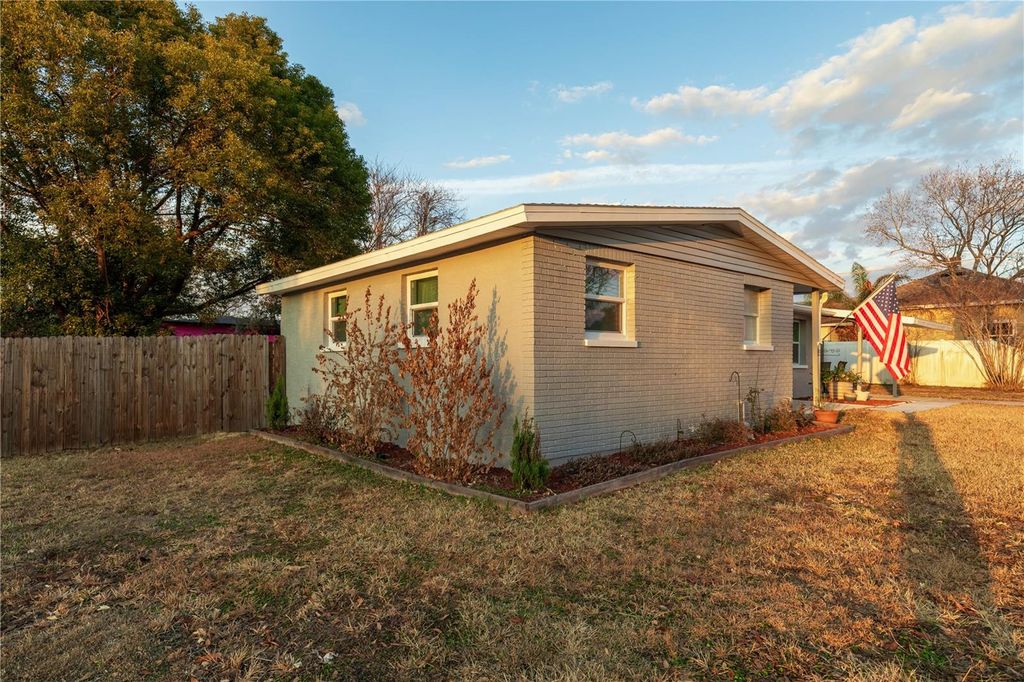 Photo of 1300 NE 6th Street, Mulberry, FL 33860 (MLS # O6382568)