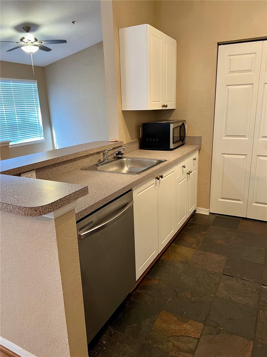 CRESCENT PLACE AT LAKE LOTUS CONDO - Residential Lease