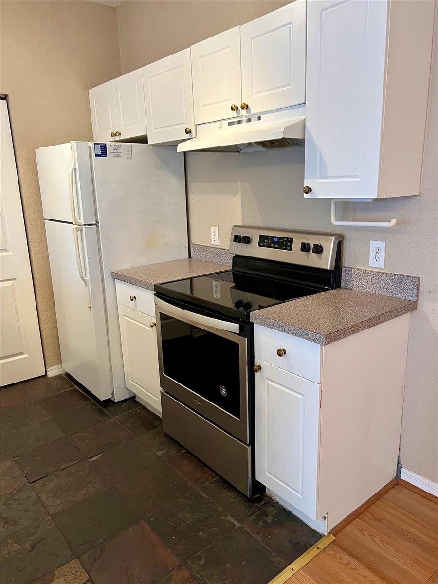 CRESCENT PLACE AT LAKE LOTUS CONDO - Residential Lease