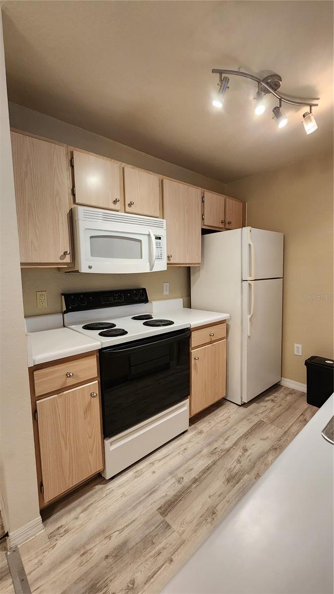 5447 VINELAND ROAD 1207