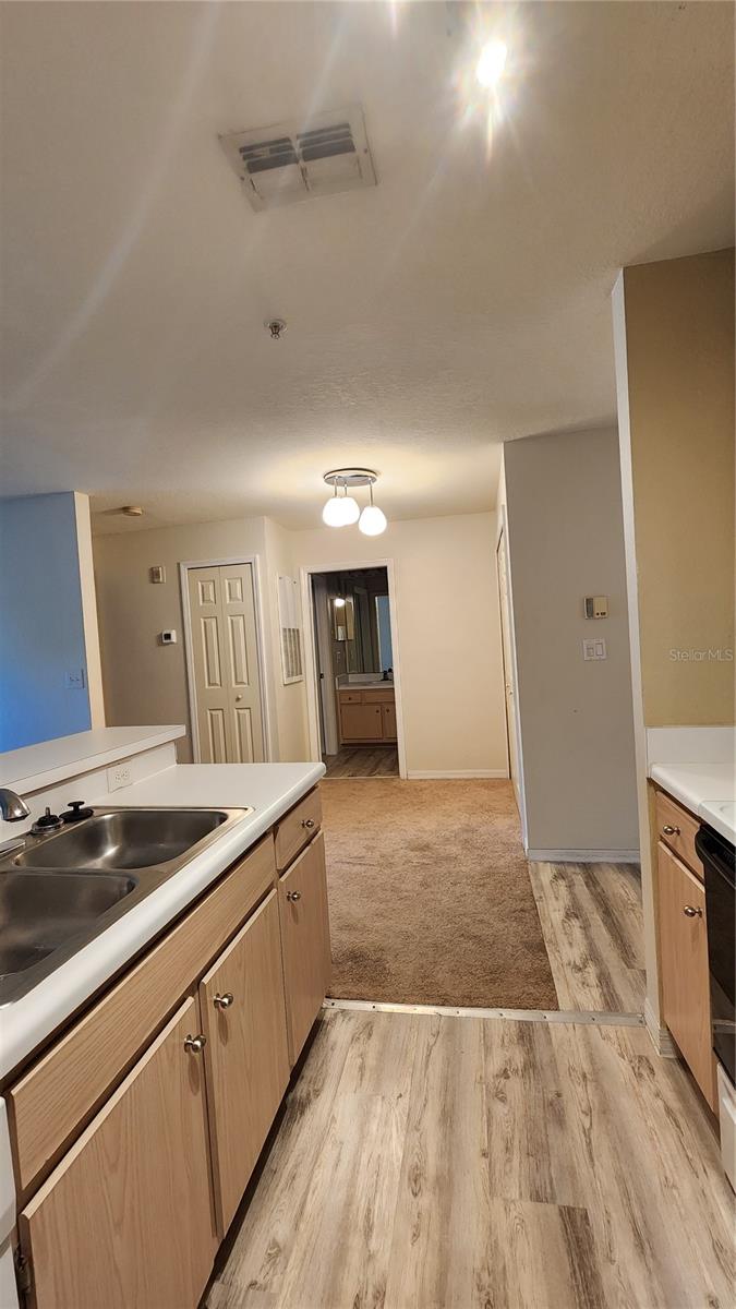 5447 VINELAND ROAD 1207