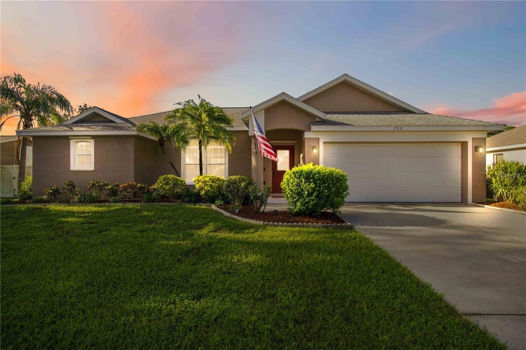 Photo of 732 Plum Tree Lane, Sarasota, FL 34243 (MLS # A4704612)