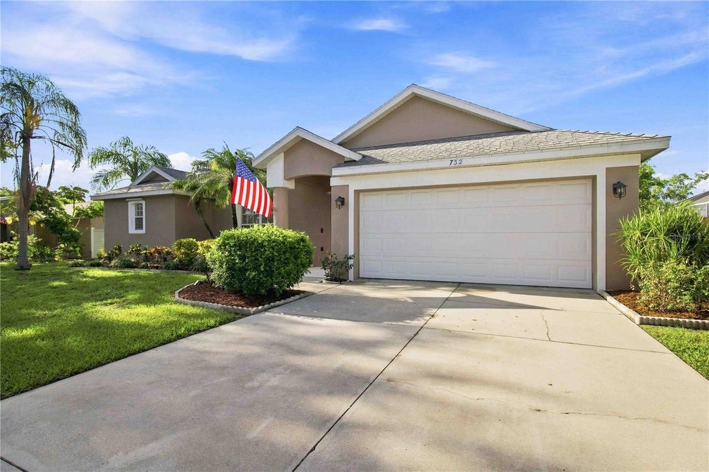 Photo of 732 Plum Tree Lane, Sarasota, FL 34243 (MLS # A4704612)