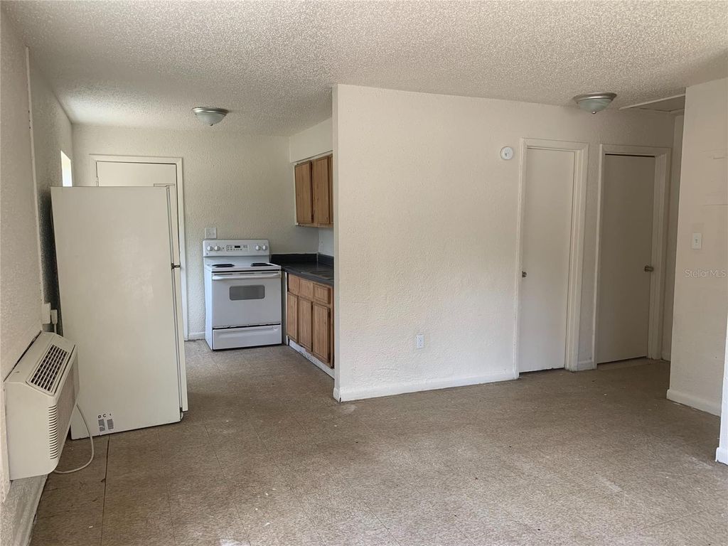 Photo of 400 Terry St, Wildwood, FL 34785 (MLS # O6356394)