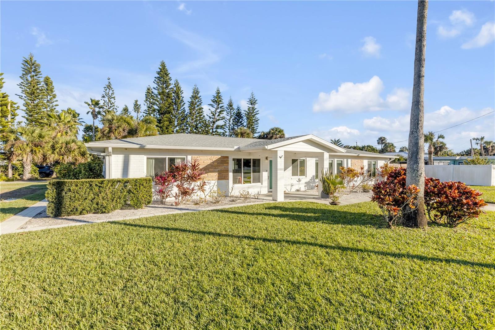 905 N PENINSULA AVENUE