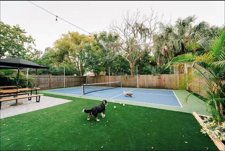 SUBURB ROYAL - Residential Lease