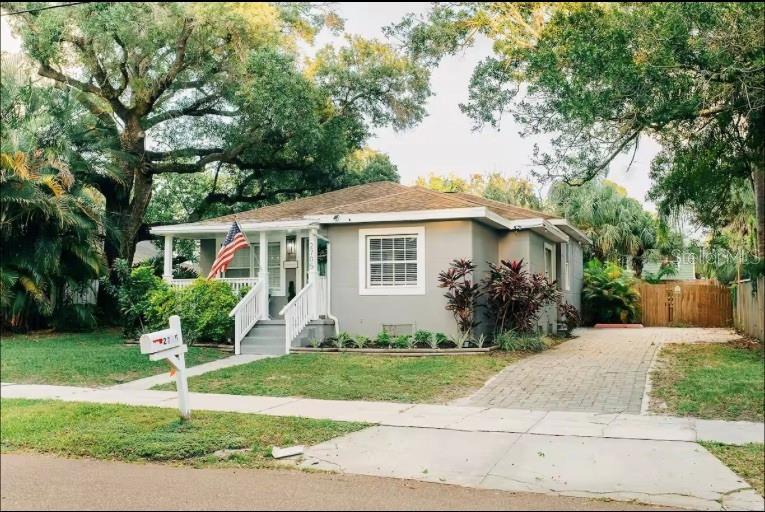 SUBURB ROYAL - Residential Lease