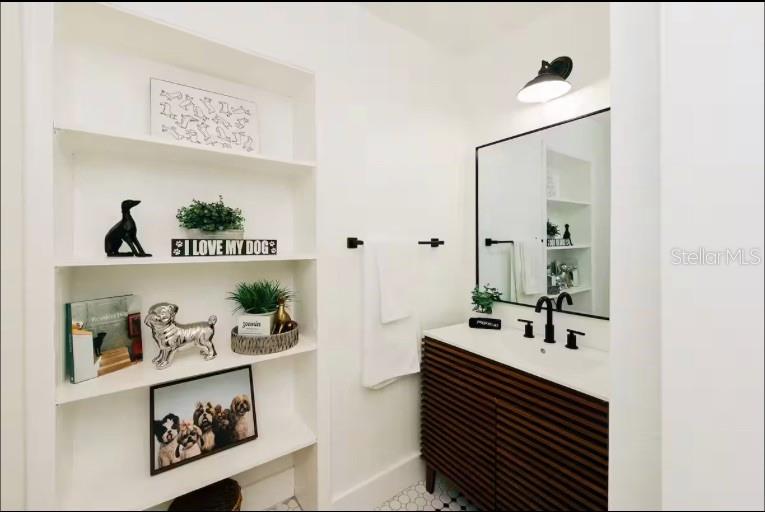 SUBURB ROYAL - Residential Lease