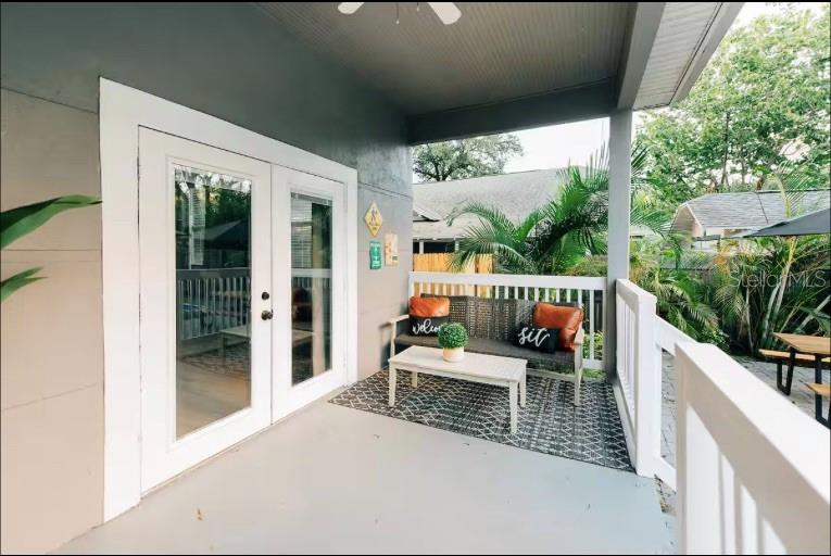 SUBURB ROYAL - Residential Lease