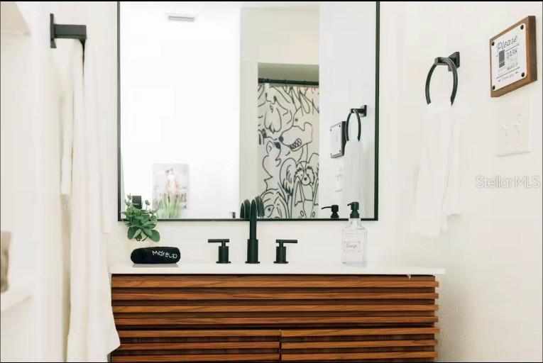 SUBURB ROYAL - Residential Lease