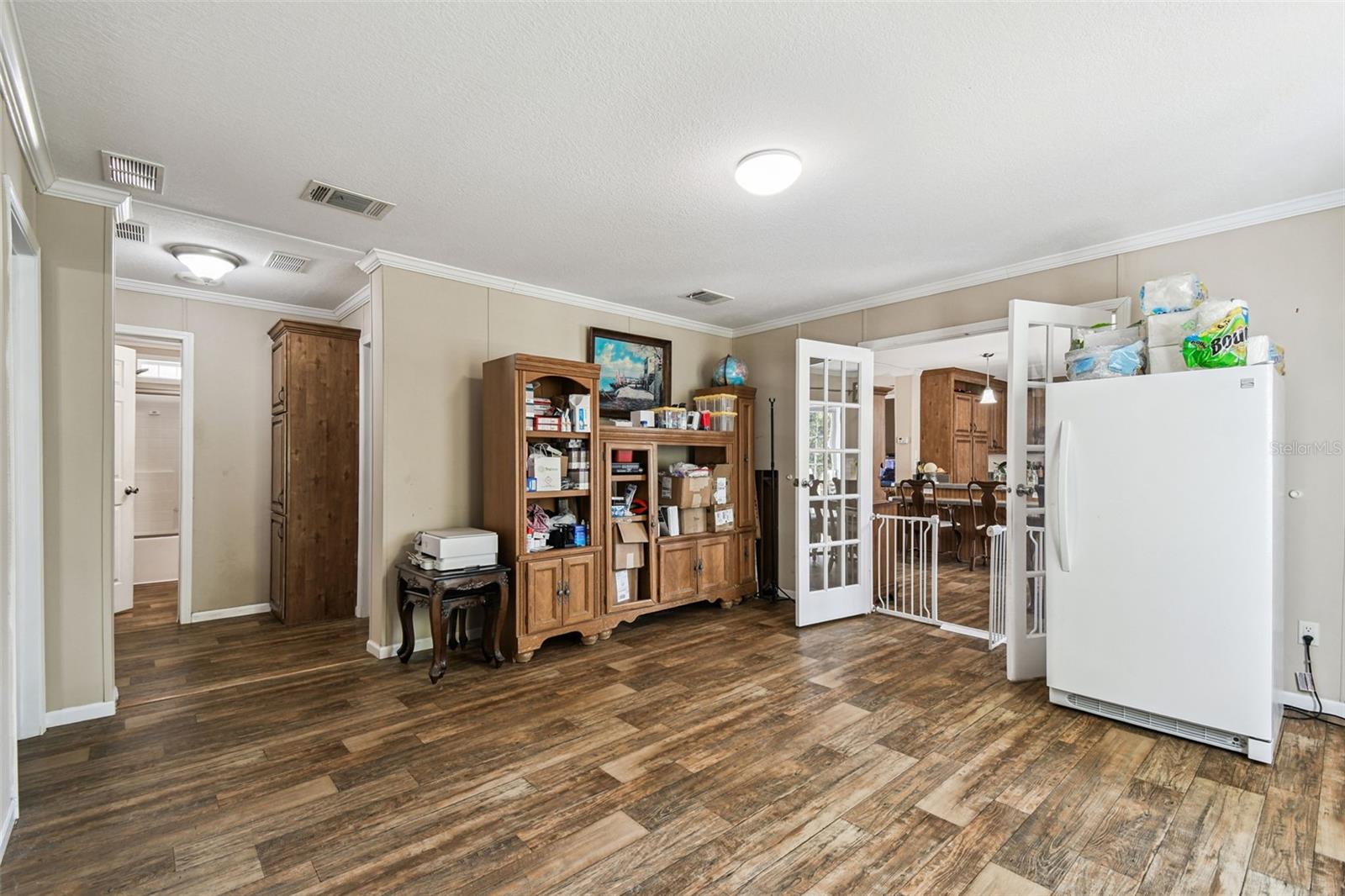 ROYAL HILLS - Residential