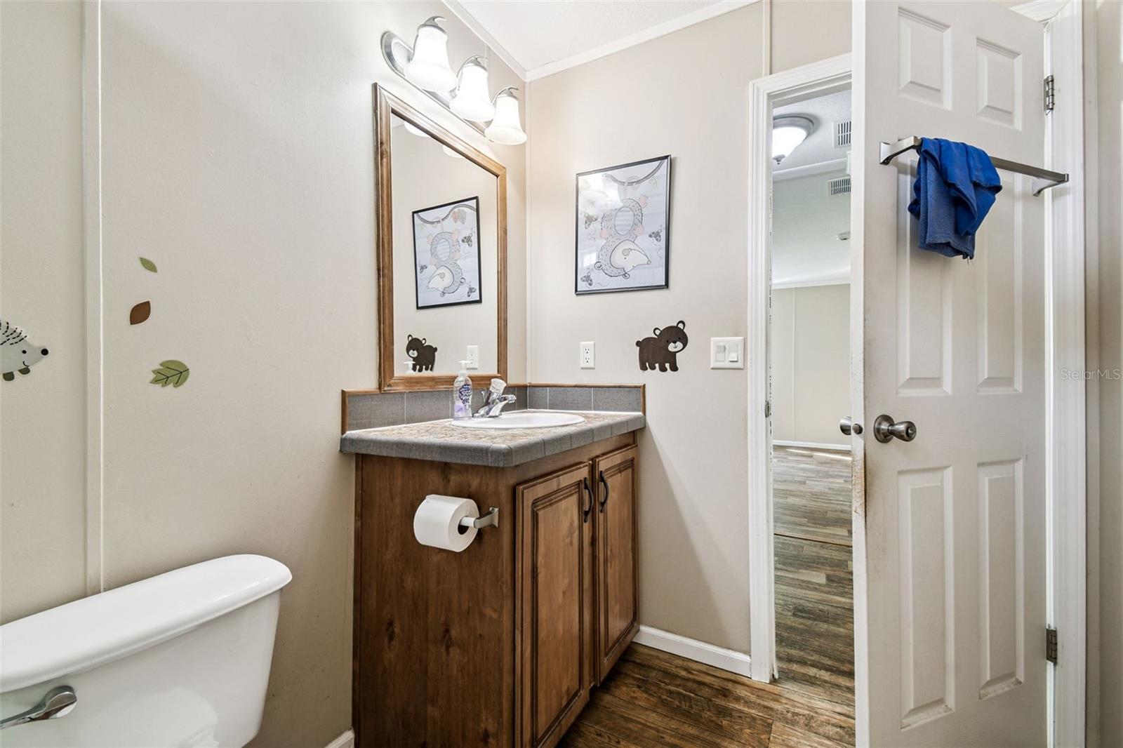 ROYAL HILLS - Residential