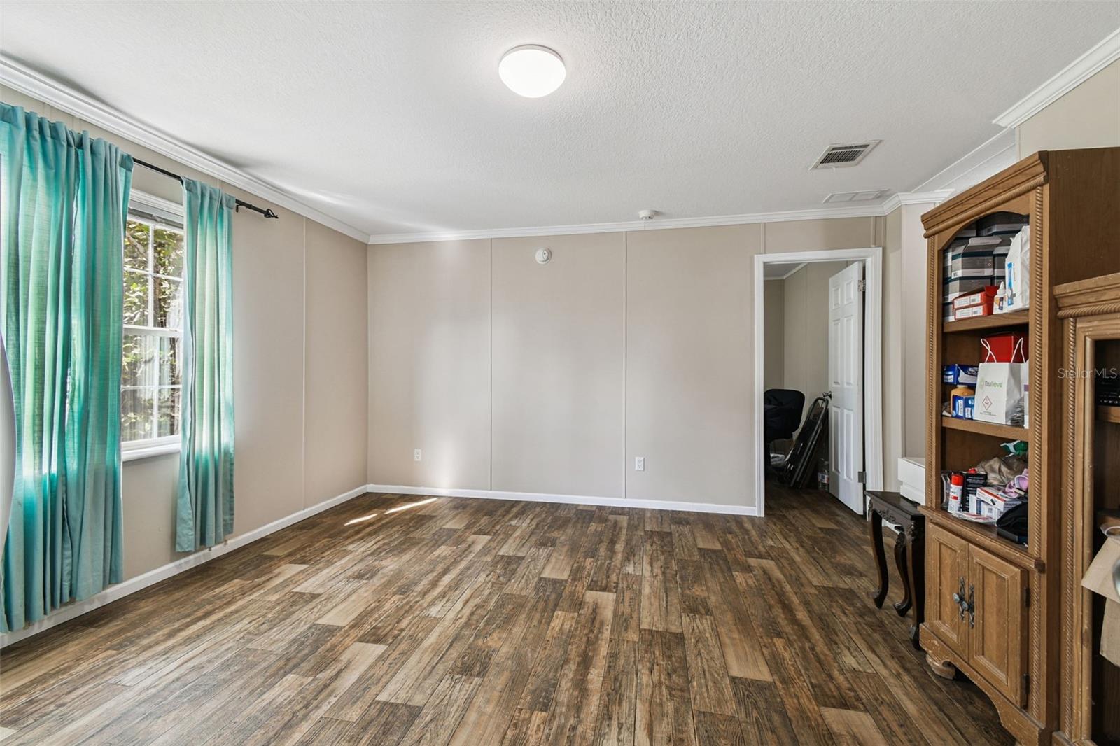 ROYAL HILLS - Residential