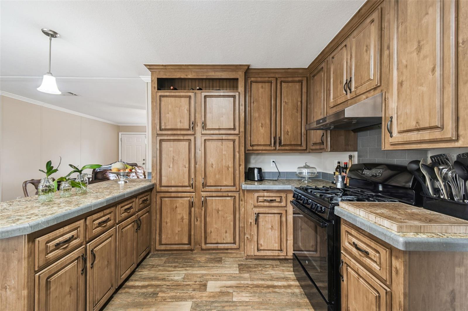 ROYAL HILLS - Residential