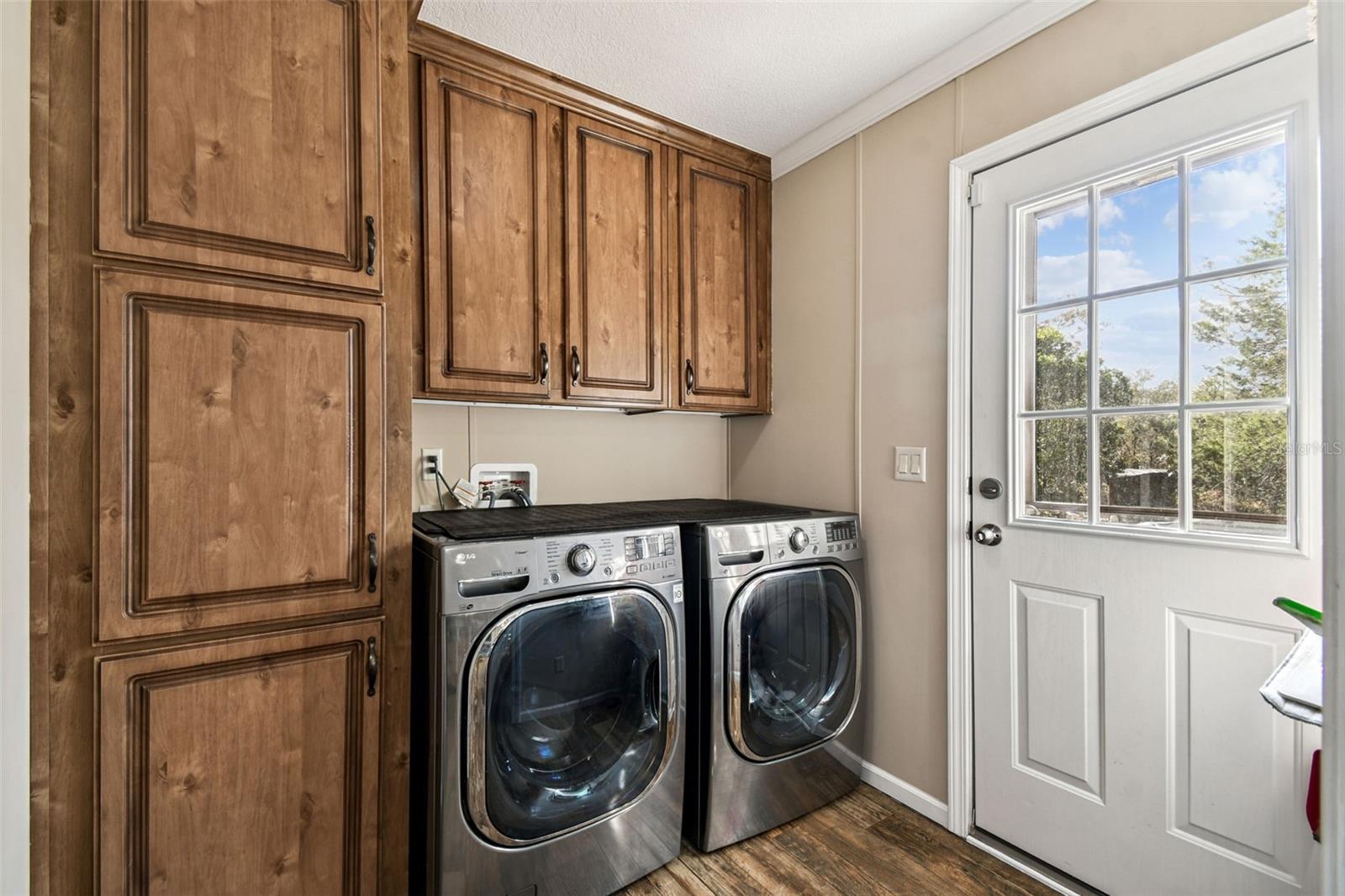 ROYAL HILLS - Residential