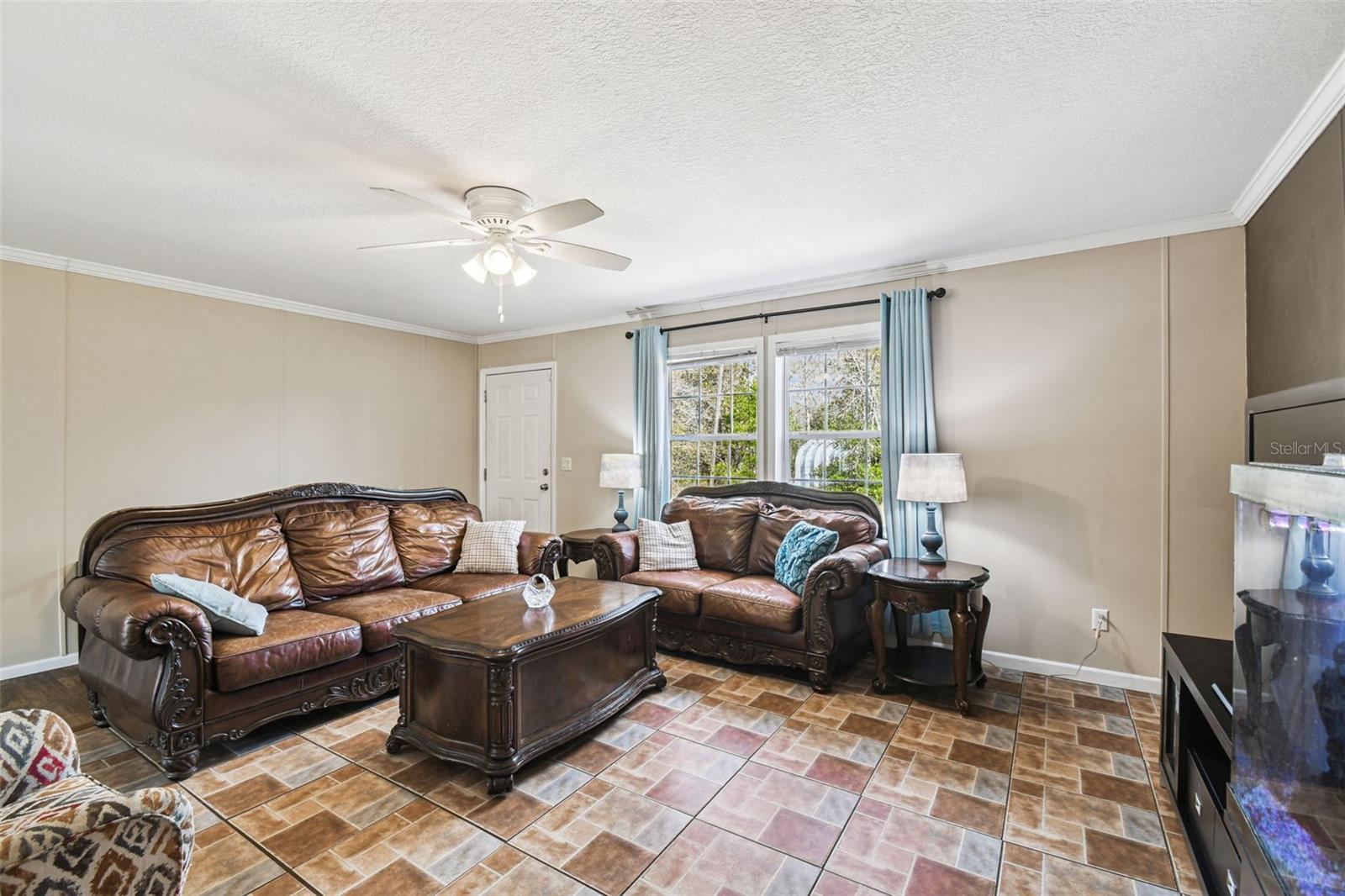 ROYAL HILLS - Residential