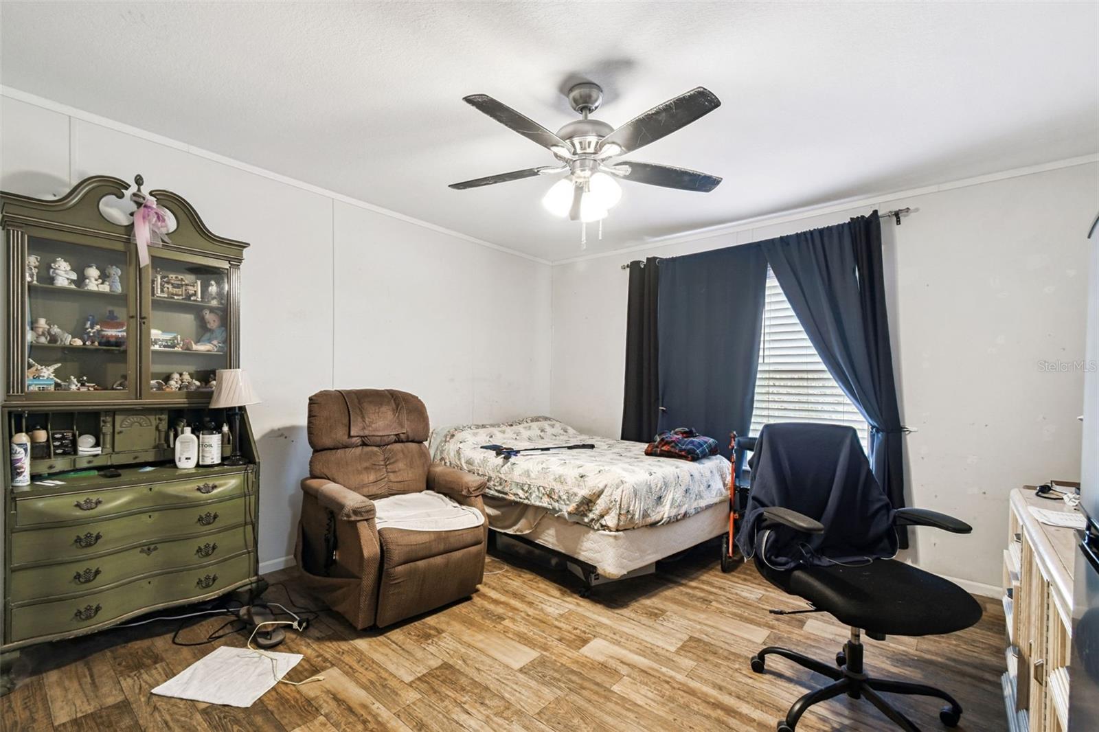 ROYAL HILLS - Residential