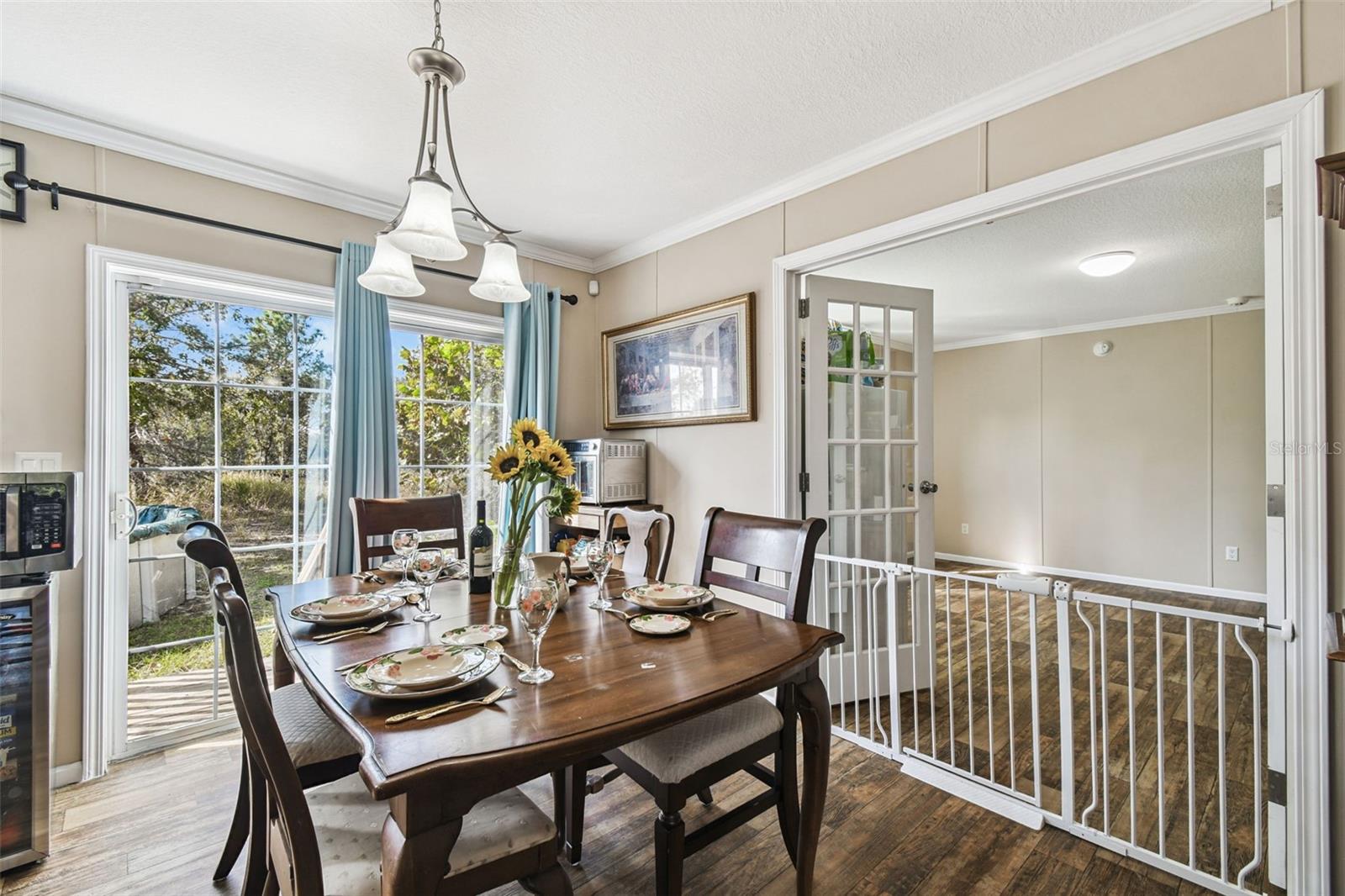 ROYAL HILLS - Residential