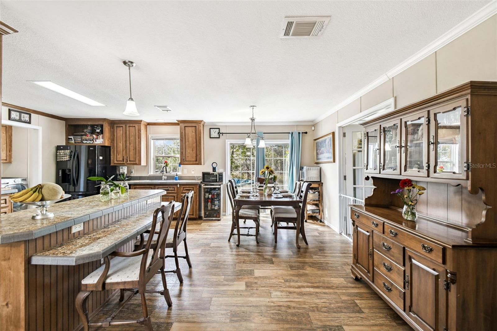 ROYAL HILLS - Residential