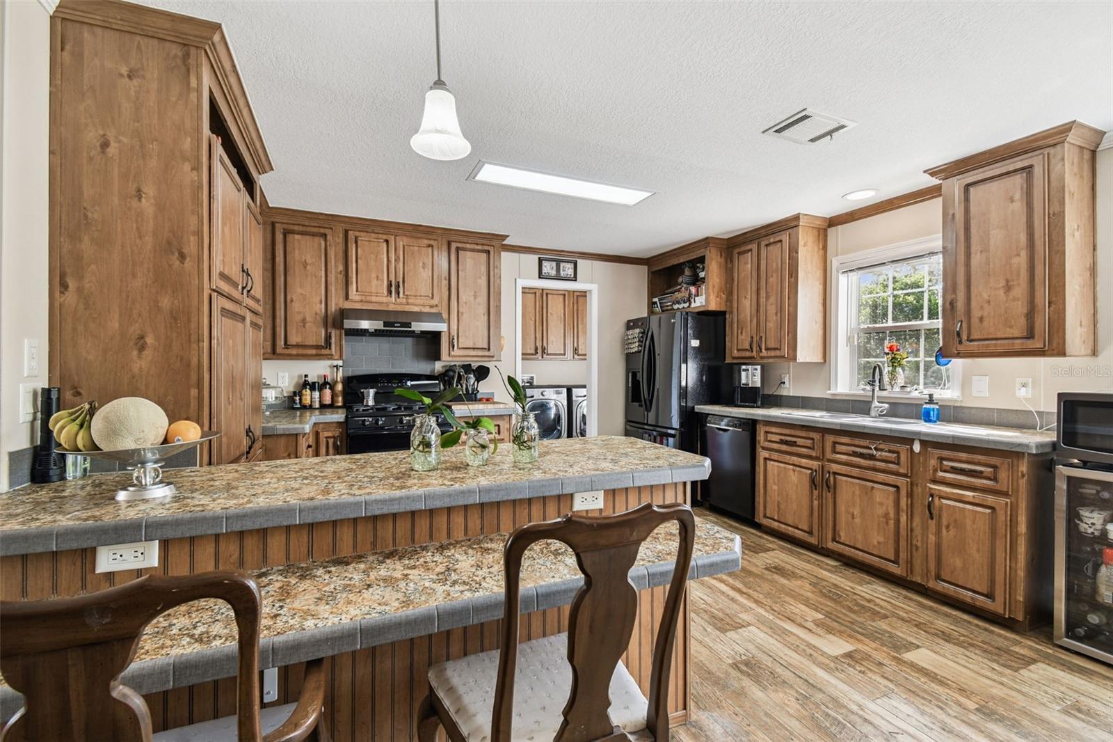 ROYAL HILLS - Residential