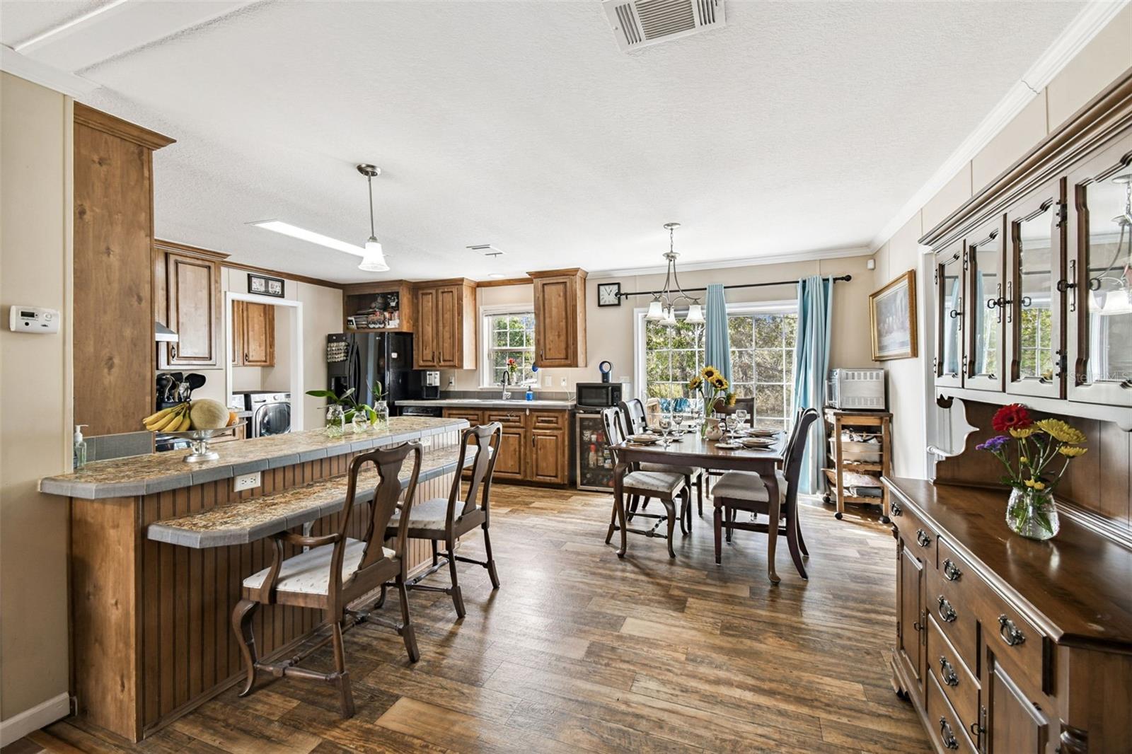 ROYAL HILLS - Residential