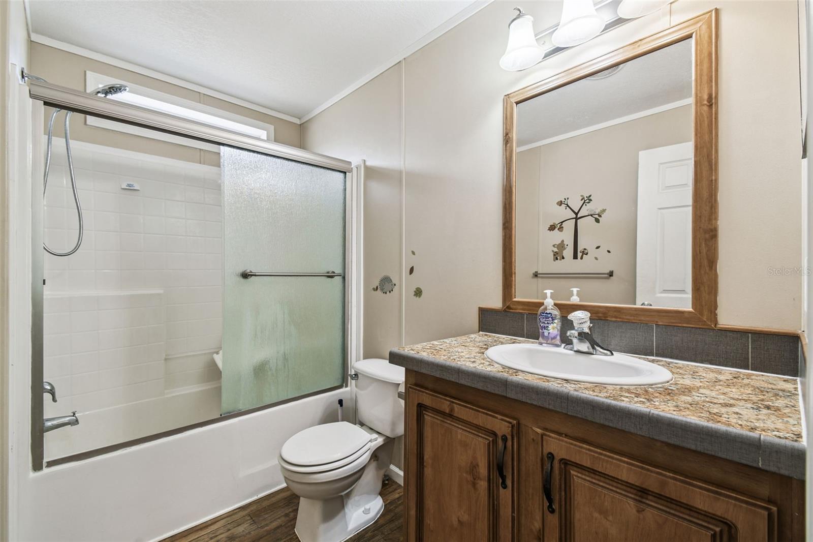 ROYAL HILLS - Residential