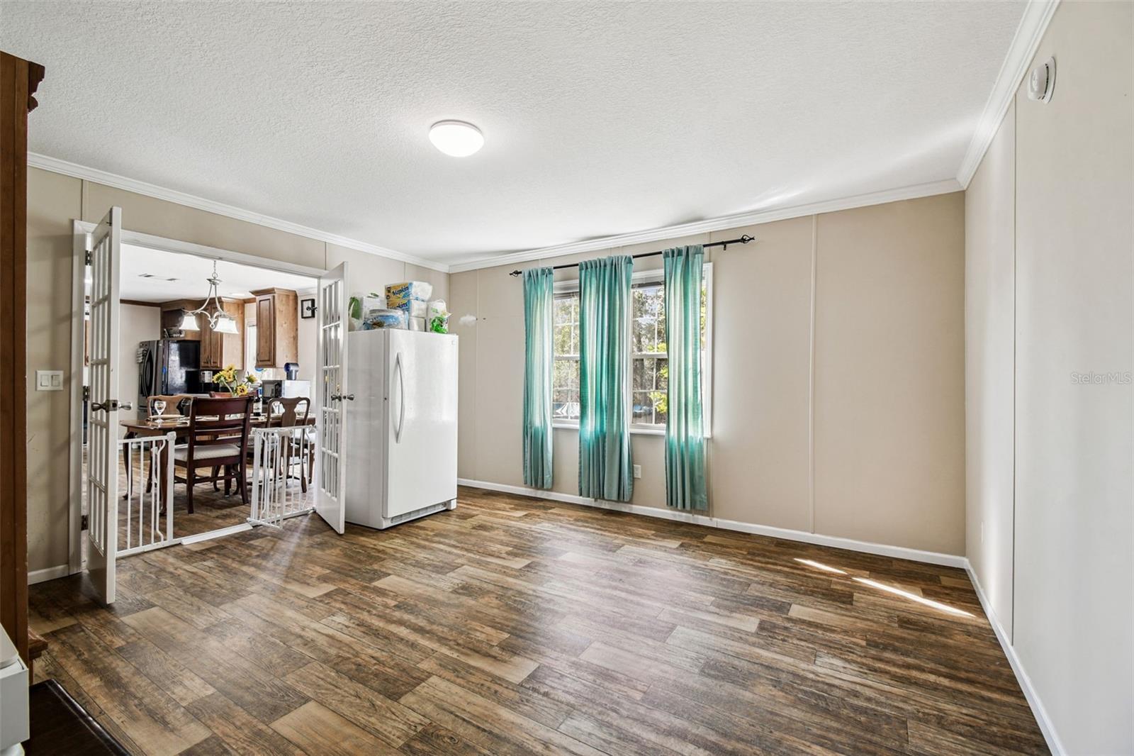 ROYAL HILLS - Residential