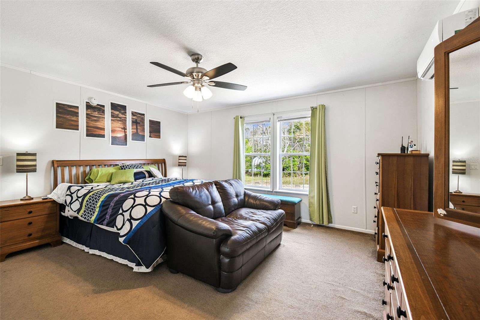 ROYAL HILLS - Residential