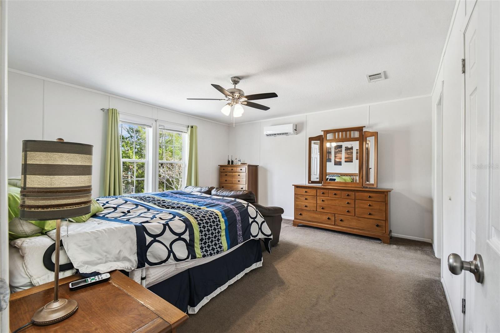 ROYAL HILLS - Residential