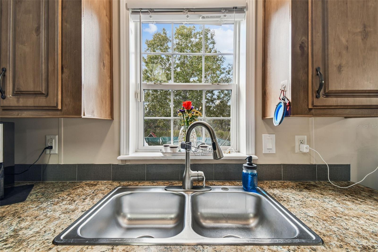 ROYAL HILLS - Residential