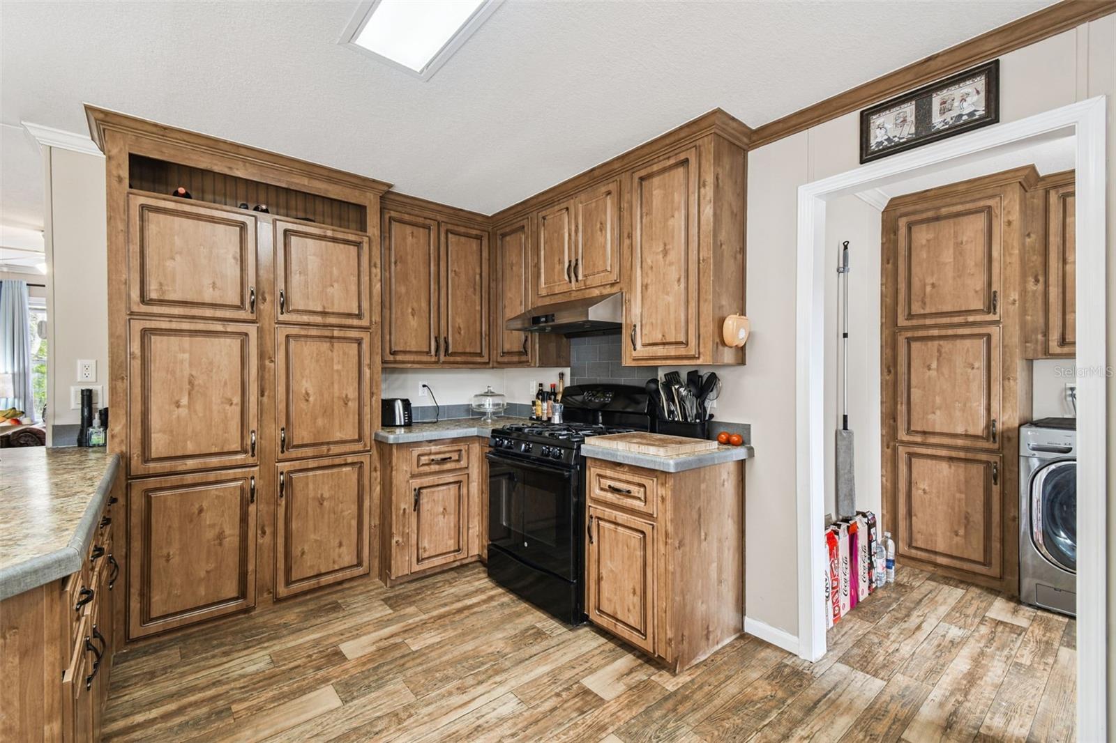 ROYAL HILLS - Residential