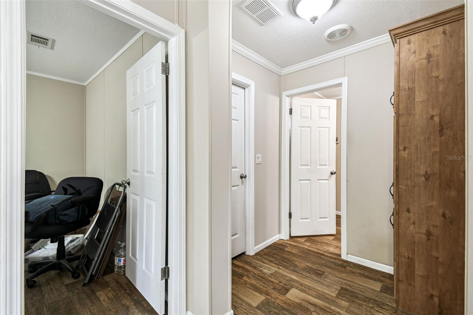 ROYAL HILLS - Residential