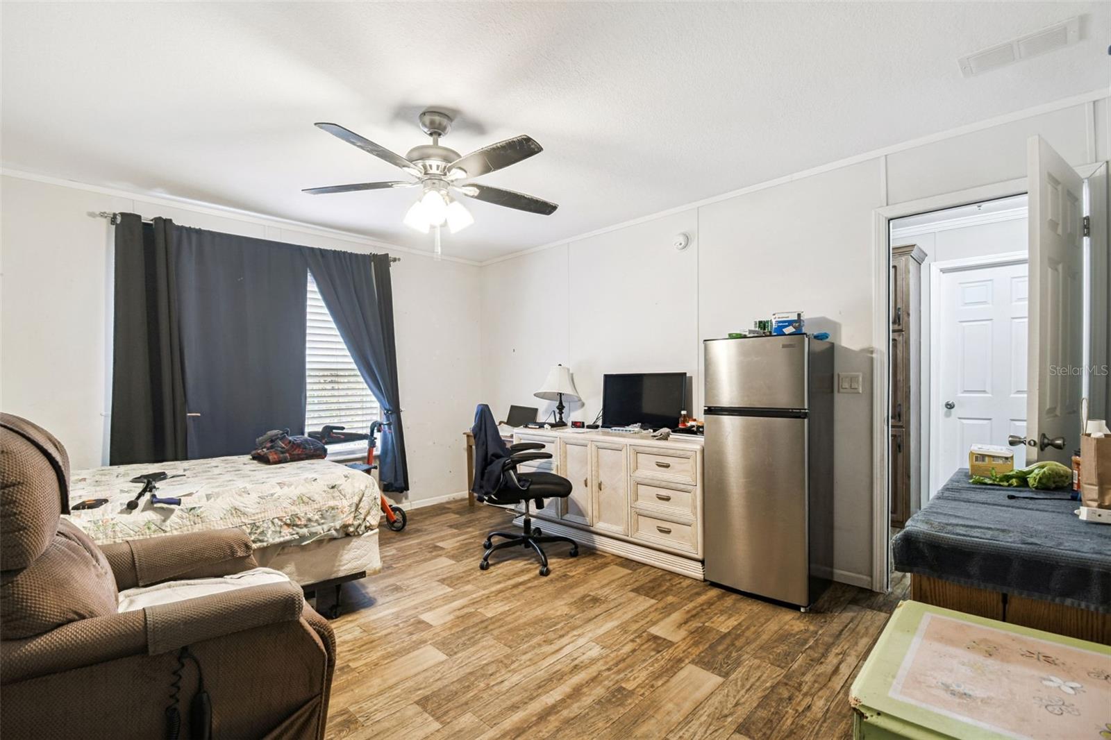 ROYAL HILLS - Residential