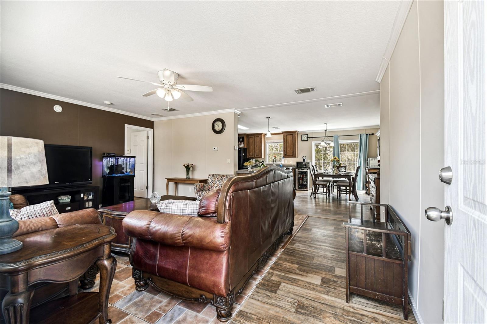 ROYAL HILLS - Residential