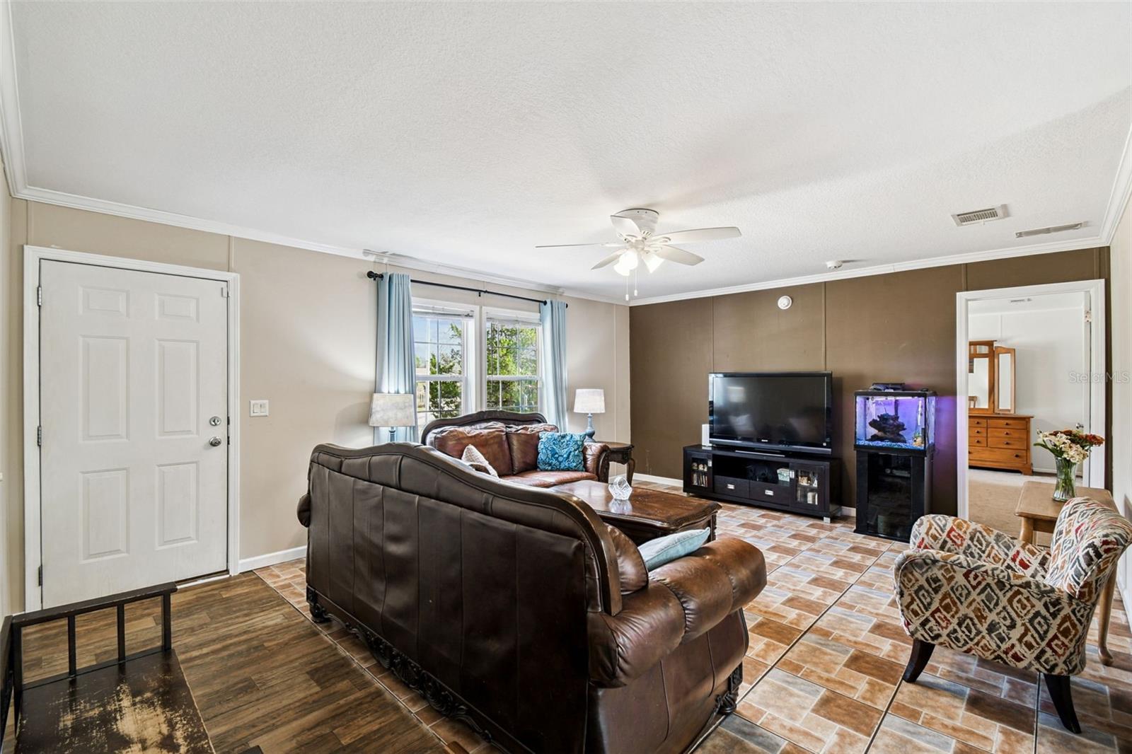 ROYAL HILLS - Residential